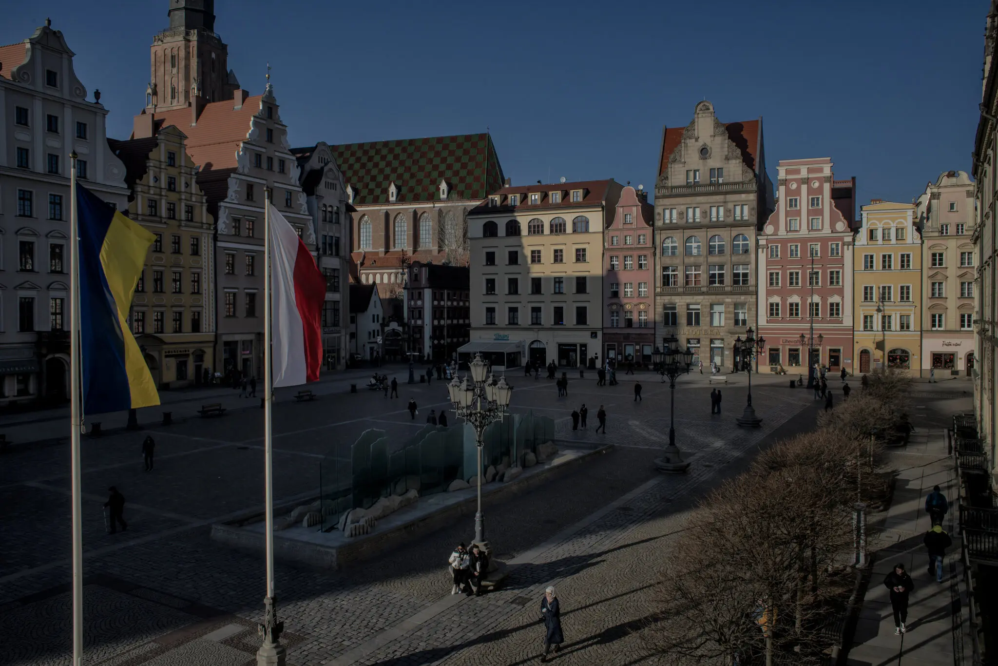 У Польщі та Угорщині знизилася підтримка прийняття біженців, показує нове опитування